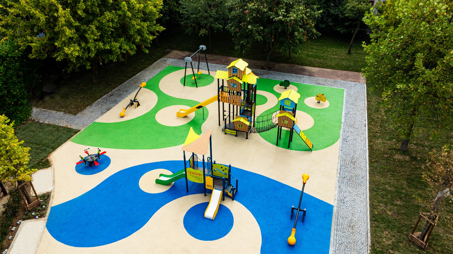 Çocuk Parkı Ürünlerinde Renk Solması: Nedenleri ve Önleme Yöntemleri